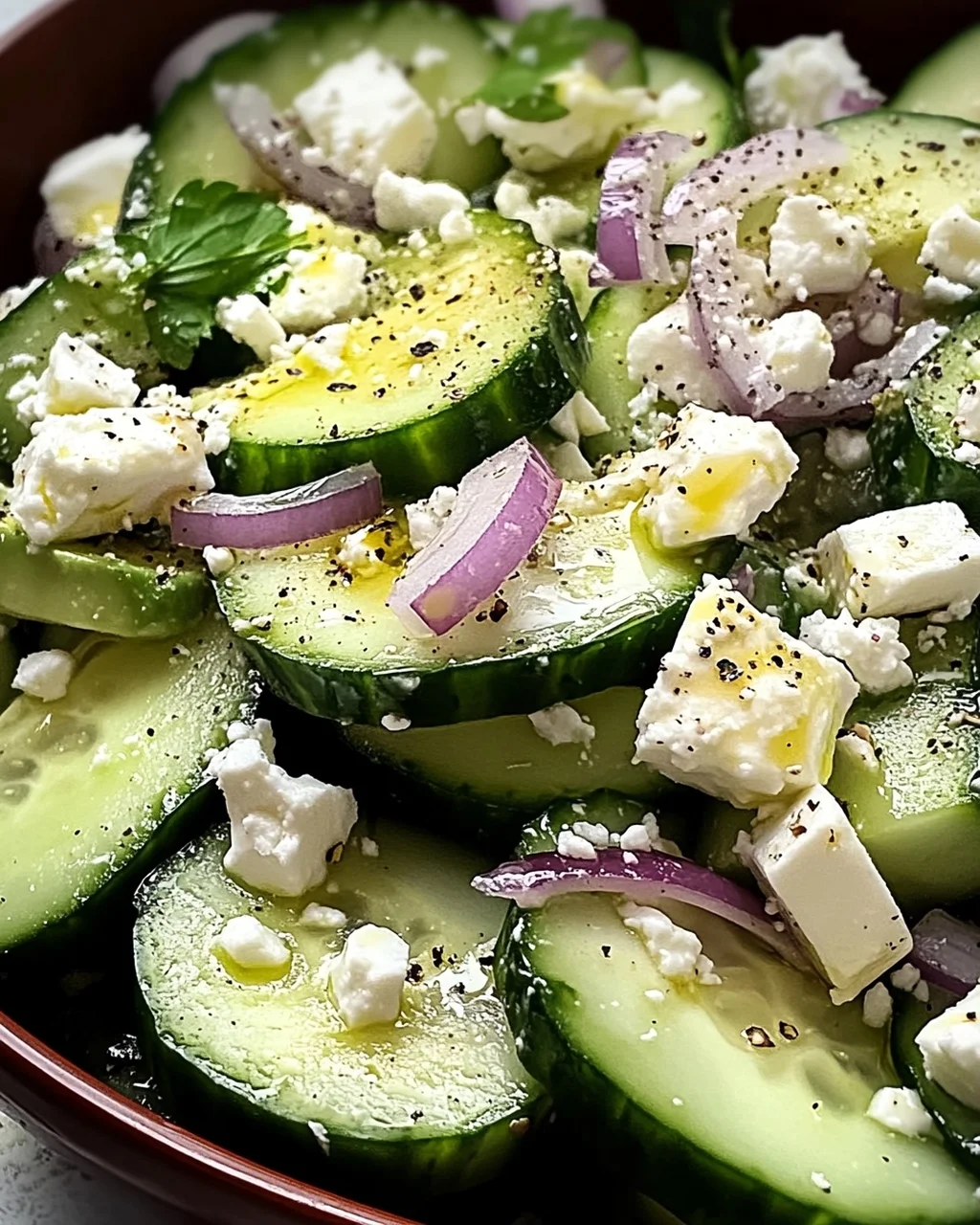 Gurken-Avocado-Salat mit Feta